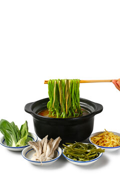 传统砂锅菠菜面