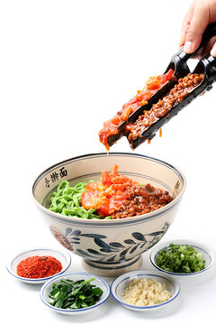四卤拌菠菜面