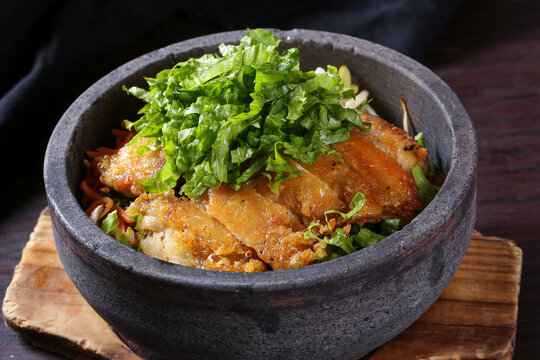 石锅鸡排饭