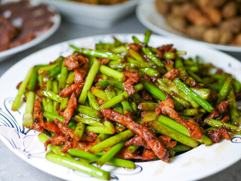 家常蒜苔炒肉丝
