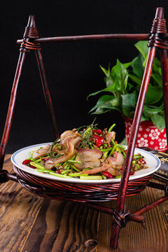 蒜台炒腊肉