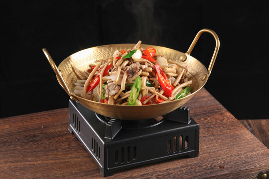 干锅小炒肉茶树菇