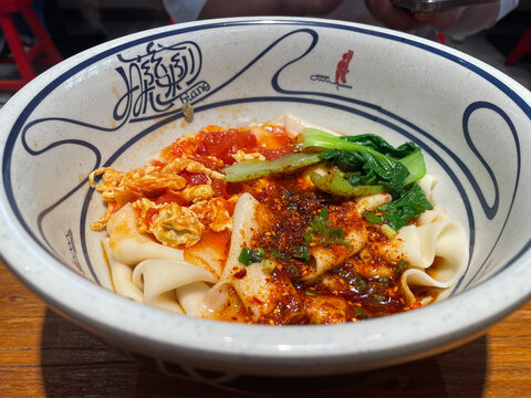 西红柿鸡蛋油泼扯面