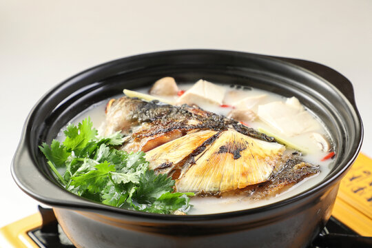 砂锅豆腐鱼头汤