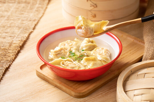鸡汤虾仁馄饨