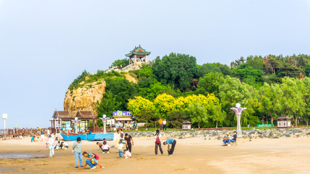 远眺公园鹰角亭
