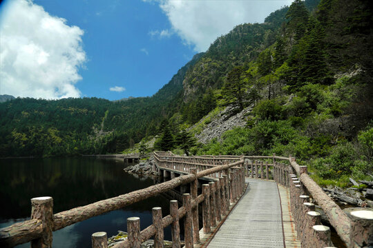 螺髻山大海子