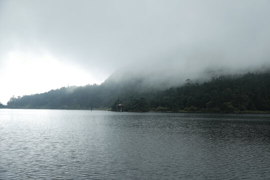 螺髻山大海子