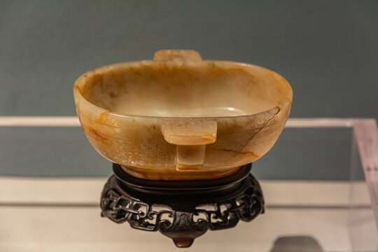 明代勾云纹双兽耳杯