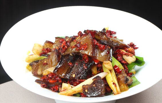大蒜叶炒腊肉