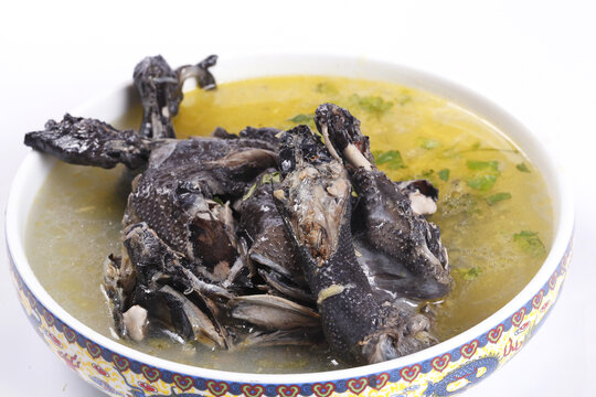 小乌鸡炖香菇