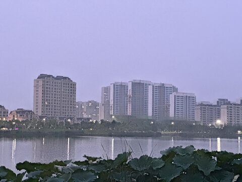 河边