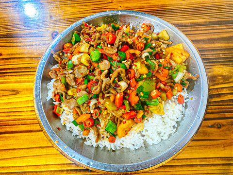 酸辣鸡杂木桶饭