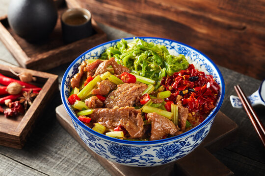 芹菜炒牛肉饭