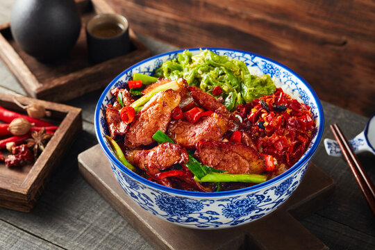 蒜苗炒腊肉饭