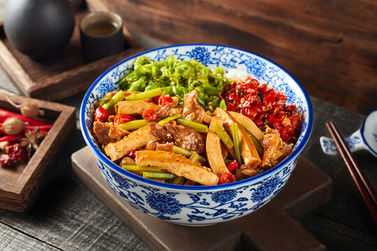 芹菜香干炒肉饭