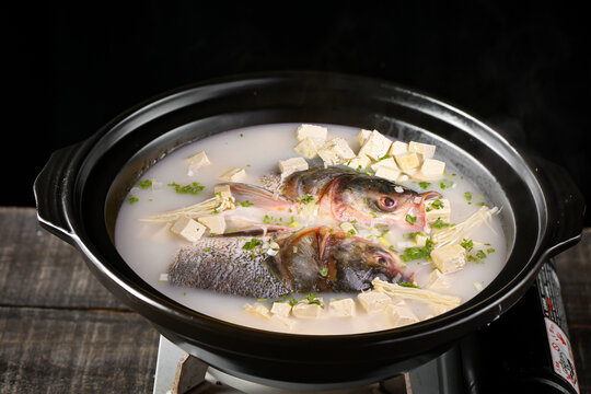 鱼头炖豆腐