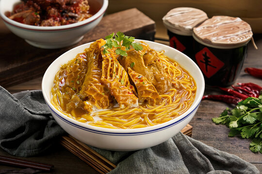 咖喱牛腩拌面