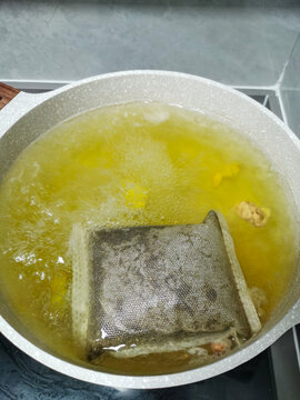姜片艾草泡脚水