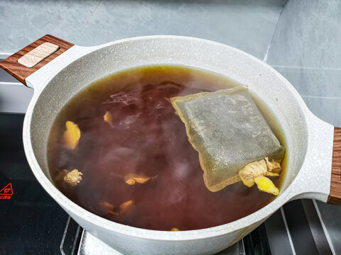 姜片艾草泡脚水