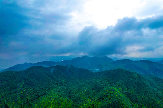 雨后大山云雾