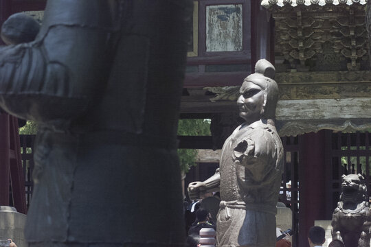 晋祠铁人