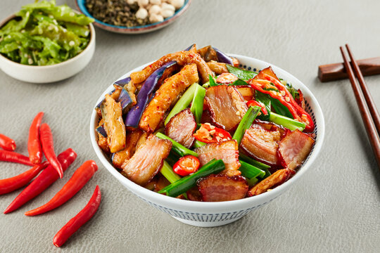 蒜苗炒腊肉饭