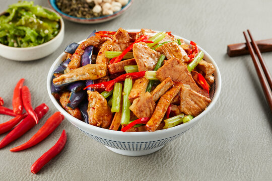 芹菜香干炒肉饭