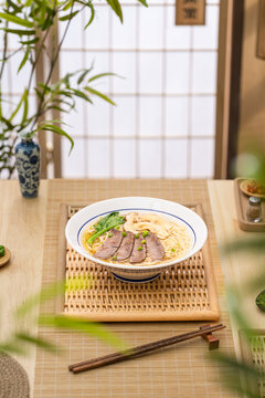 日式高级和风清汤牛肉面