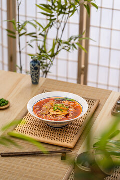 高级日式和风红烧牛肉牛杂面