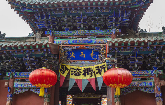 白塔山公园法雨寺