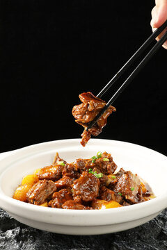 土豆烧排骨