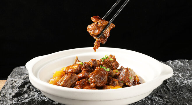 土豆烧排骨