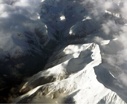 雪山峡谷