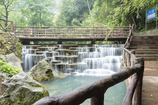 香水河景区小瀑布小长爆