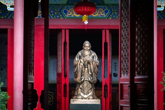 孔子雕像