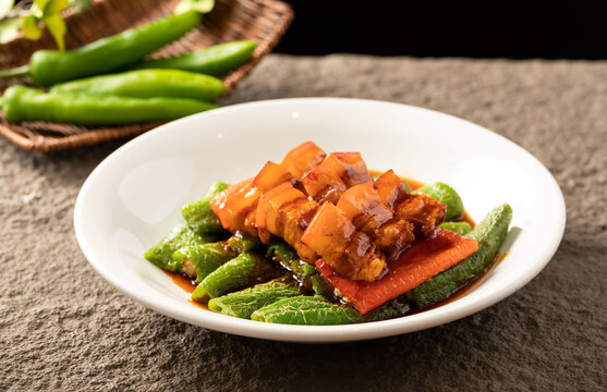 虎皮尖椒红烧肉