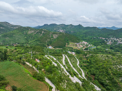 济南青铜山村的盘山路
