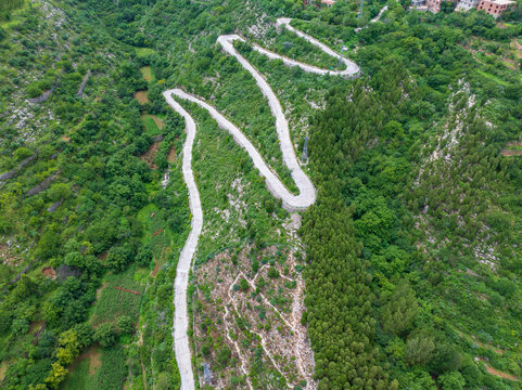 济南青铜山村的盘山路