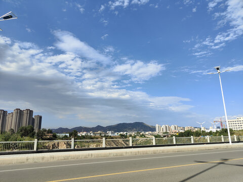 蓝天高楼自然风景天空云彩