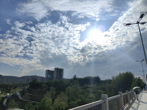蓝天高楼自然风景天空云彩