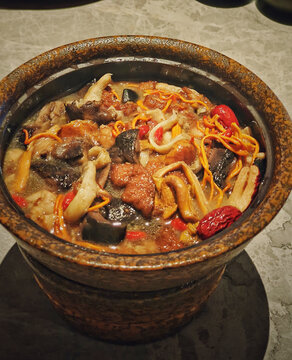 时令野菌红烧肉