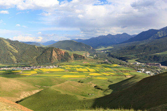 祁连县卓尔山风光