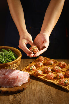 贡菜肉丸