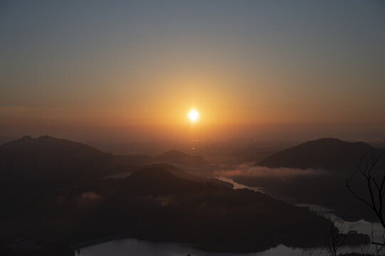 中山五桂山狮头山长江水库日出