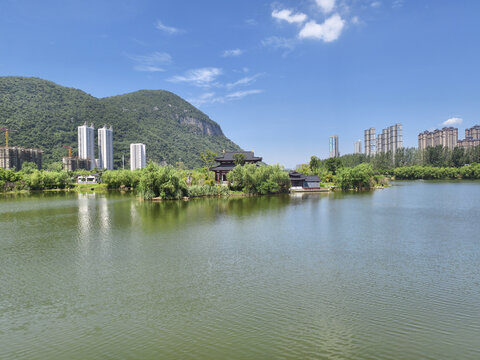 青山绿水仿古小楼