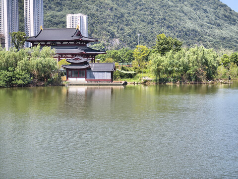 青山绿水仿古小楼