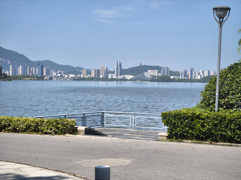 湖边建筑群