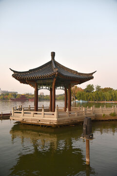 济南大明湖公园景观亭