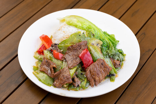 凉瓜炒牛肉饭
